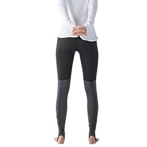 LULULEMON Stirrup Herringbone Naval Blue / Heathered Naval Blue Pants Size 2